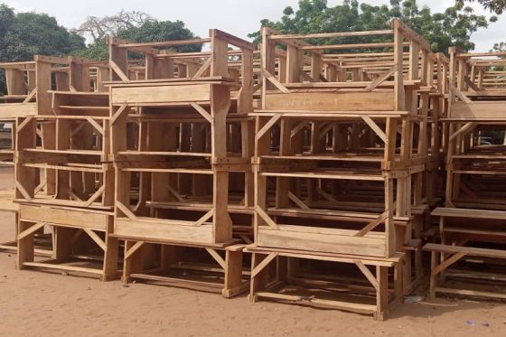 Acquisition de 691 tables bancs